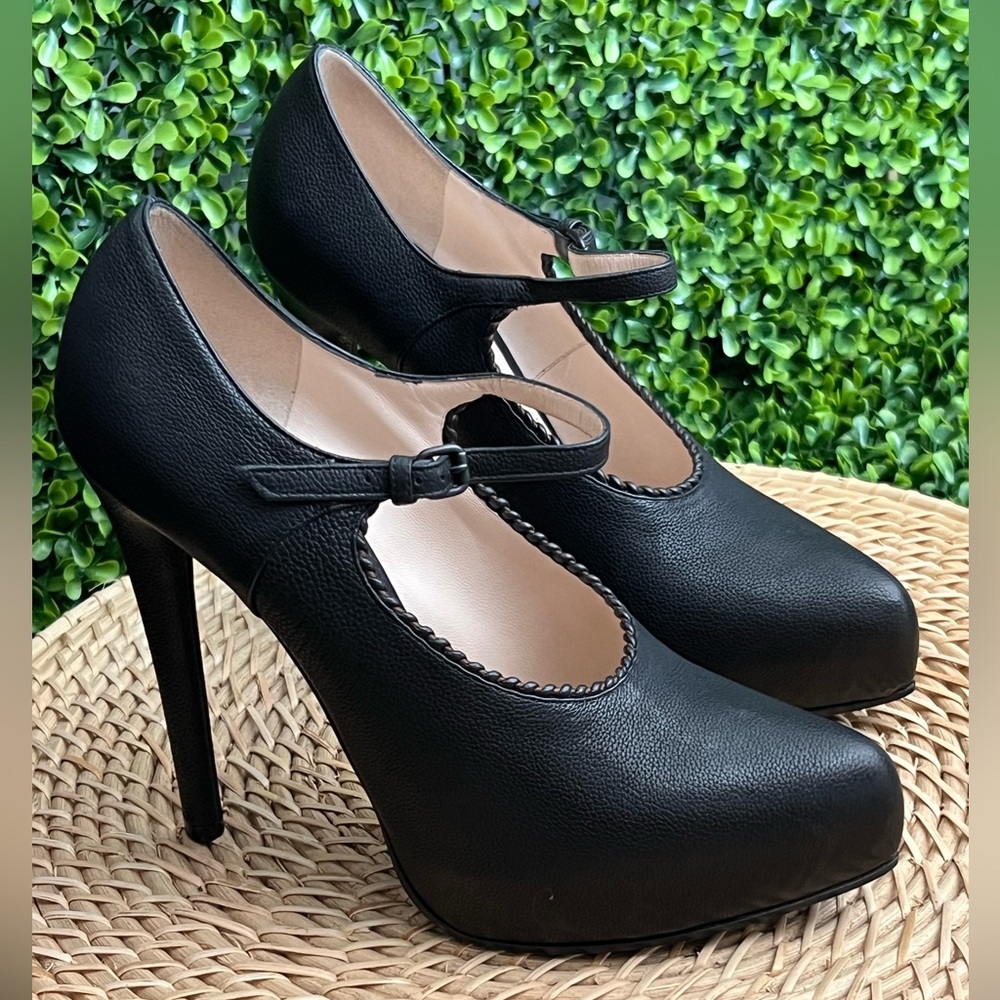 Pre owned Beautiful Classy Mary Jean Black Leather Bottega Veneta Pumps size 39